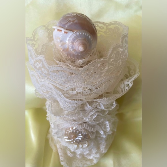 Hand Crafted Gypsy Jar VanillaScented,PearlyShells,Cream&Lace - Picture 4 of 4